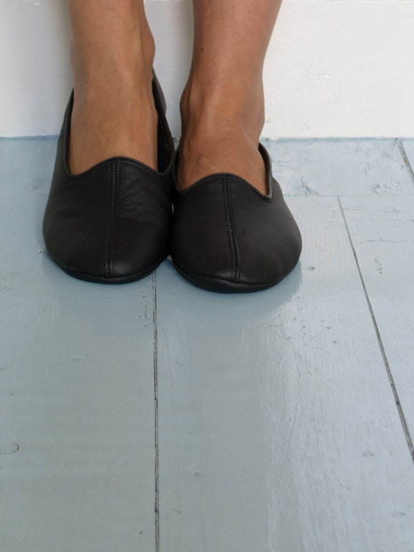 LEATHER SLIPPERS in BLACK