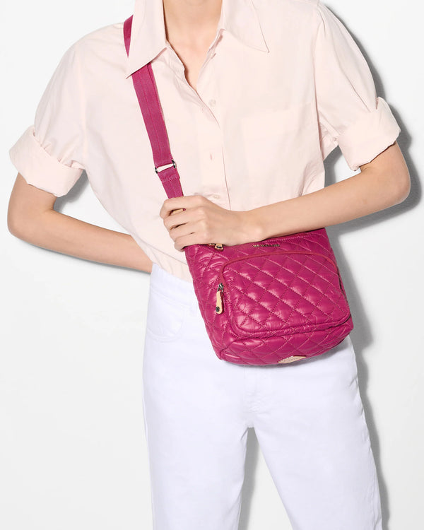 METRO SCOUT CROSSBODY DELUXE in Raspberry
