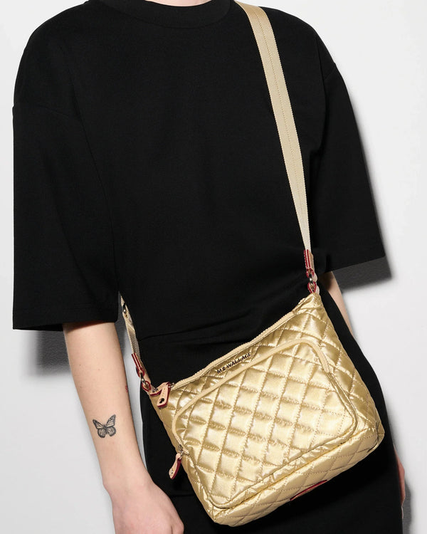 METRO SCOUT CROSSBODY DELUXE in Light Gold Pearl Metallic