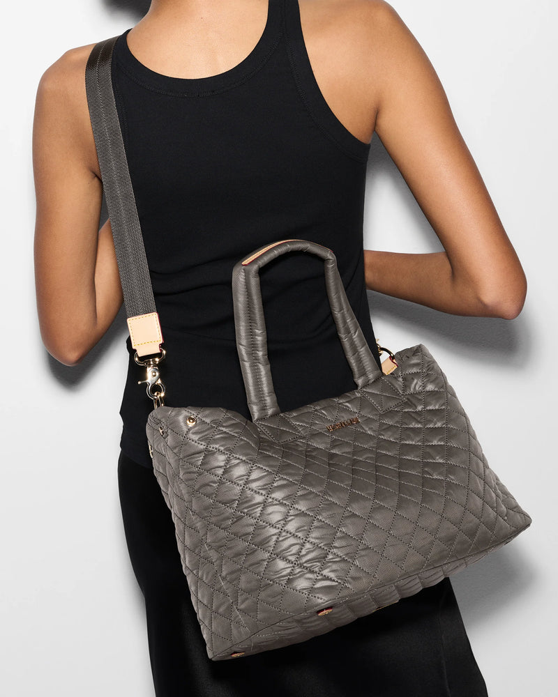 MEDIUM METRO CITY TOTE in Magnet