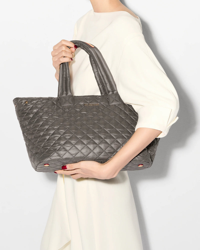 MEDIUM METRO CITY TOTE in Magnet