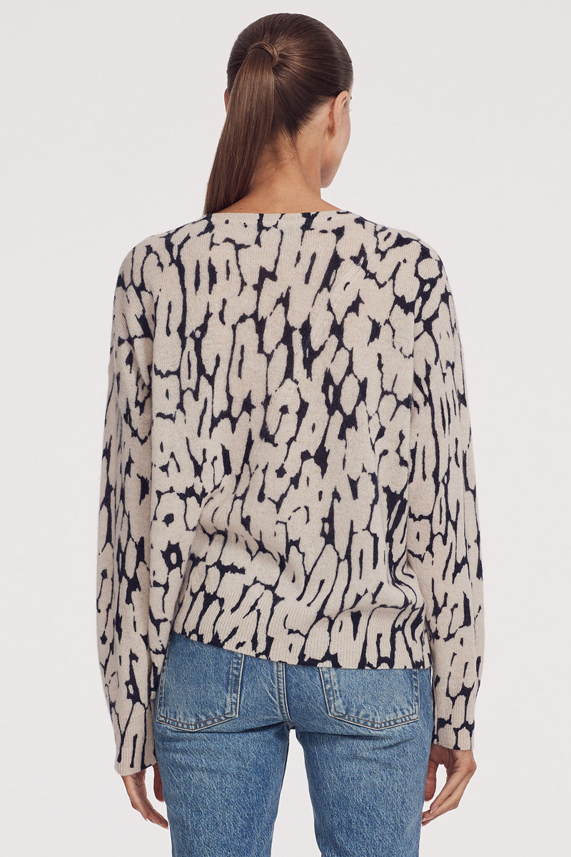 AMARE ANIMAL PRINT CREW NECK SWEATER - SHEEPSKIN/NAVY