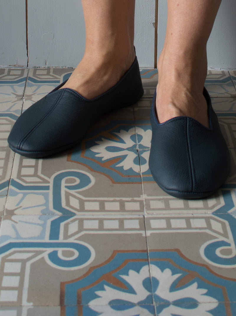 LEATHER SLIPPERS in NIGHT BLUE