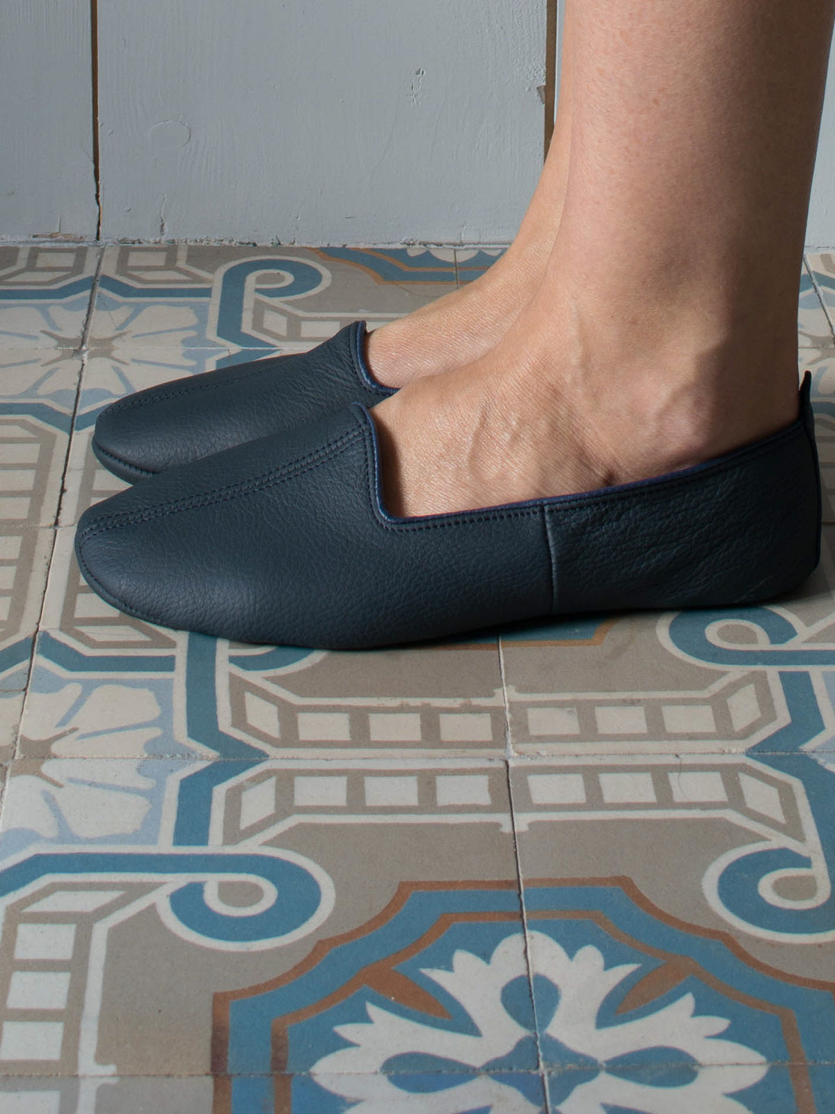LEATHER SLIPPERS in NIGHT BLUE – ONE 2 ONE ONLINE