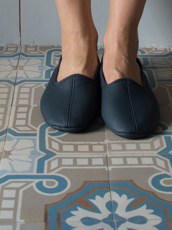 LEATHER SLIPPERS in NIGHT BLUE