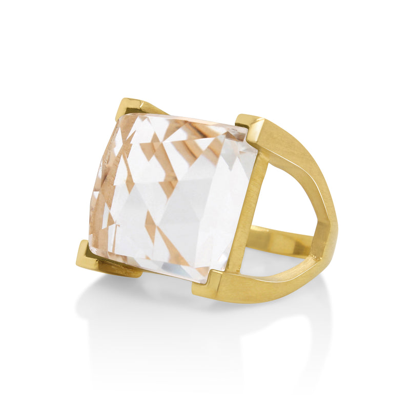 PLAZA RING GOLD WITH CRYSTAL QUARTZ