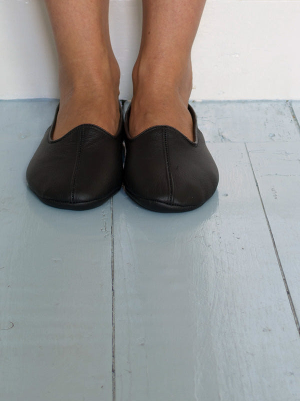 LEATHER SLIPPERS in BLACK