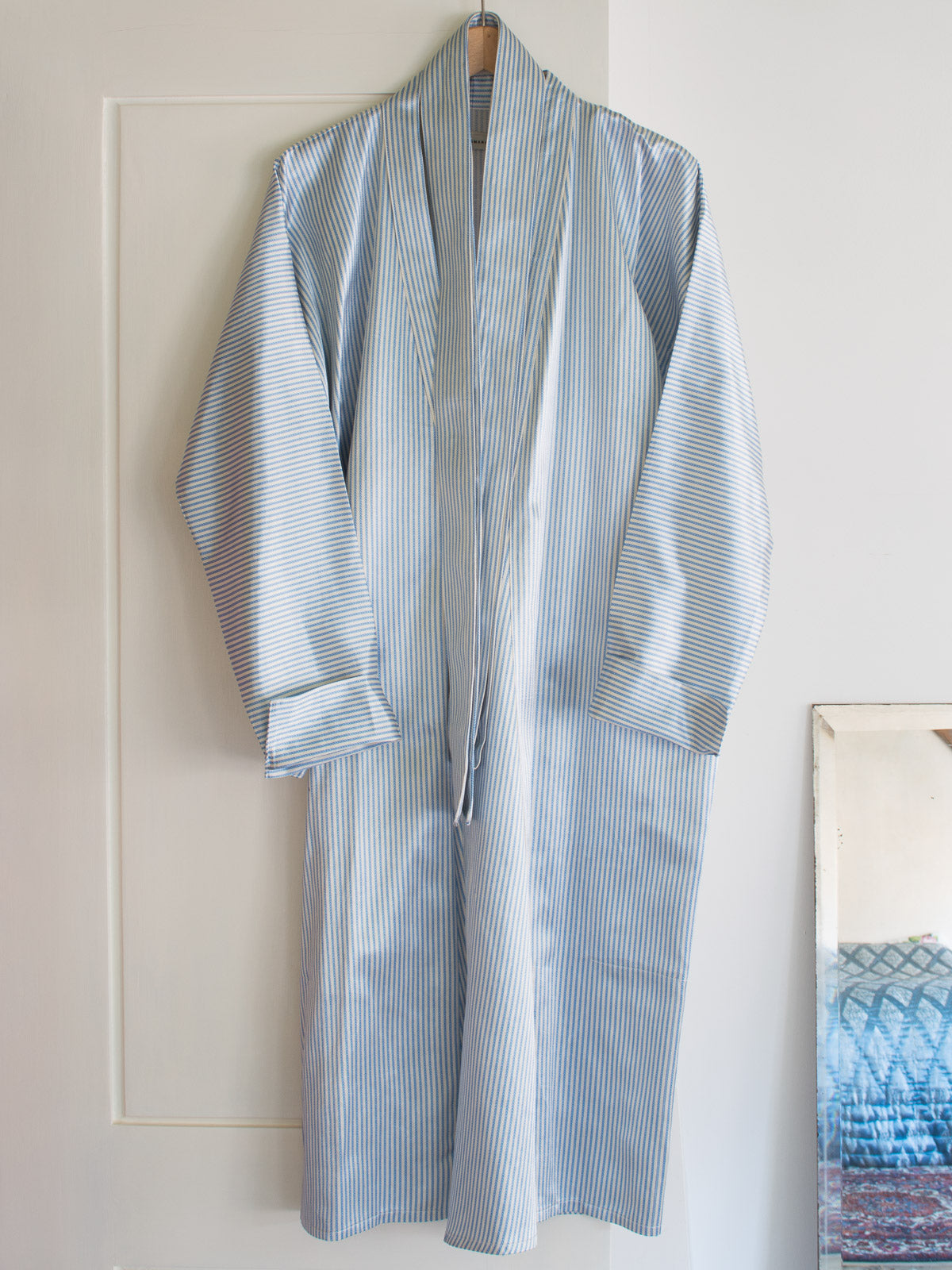ELEGANT STRIPED DRESSING GOWN - WHITE/BLUE HERRINGBONE ONE 2 ONE ONLINE ELEGANT STRIPED DRESSING GOWN - WHITE/BLUE HERRINGBONE ONE 2 ONE ONLINE